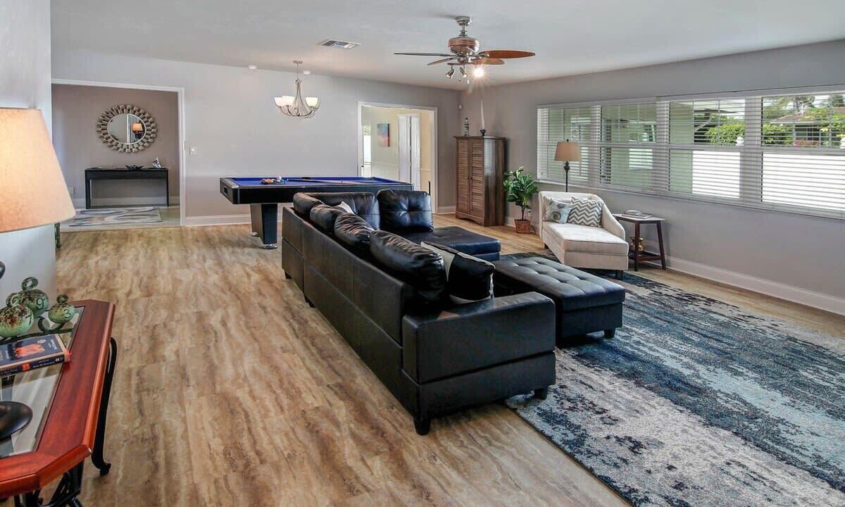 Photo of Livingroom in Santa Barbara Estates