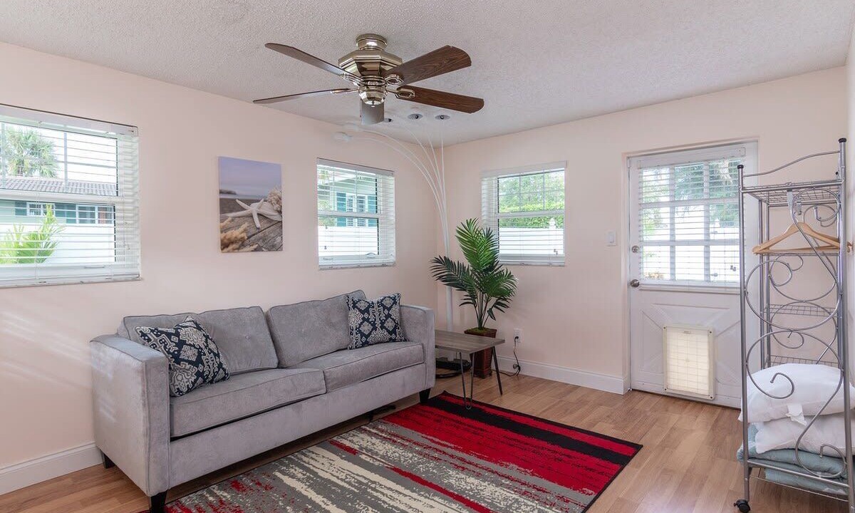 Photo of Livingroom in Santa Barbara Estates