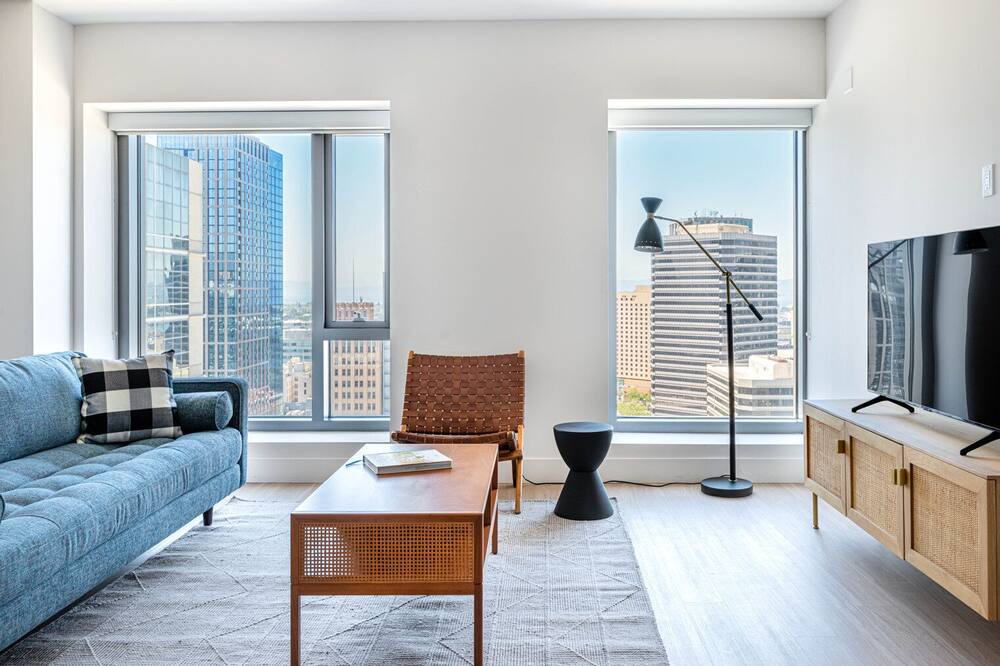 Photo of Livingroom in Downtown Oakland