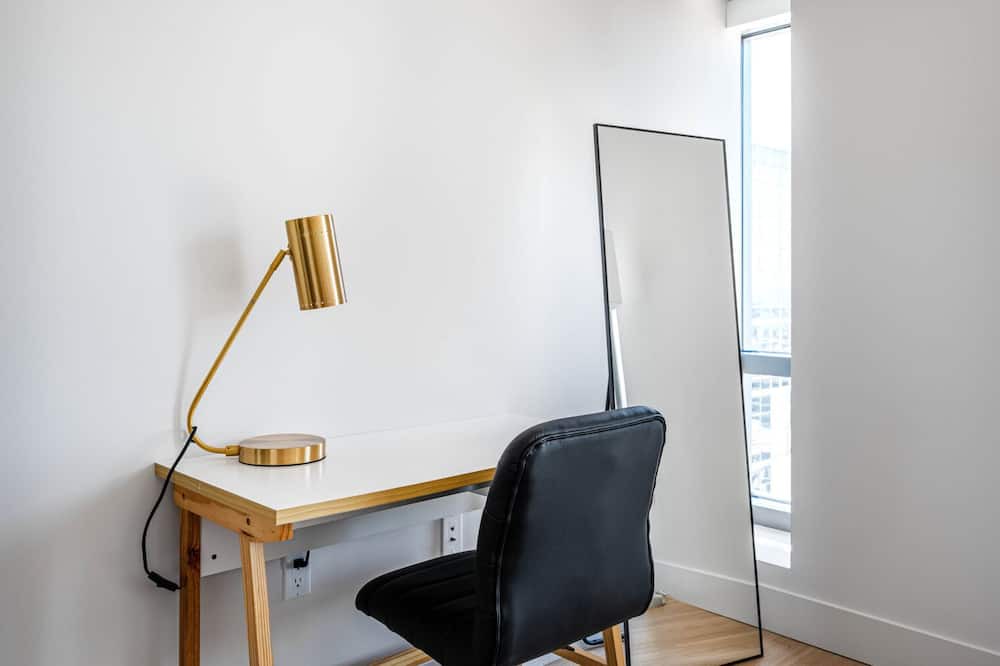 Photo of Bedroom in Downtown Oakland