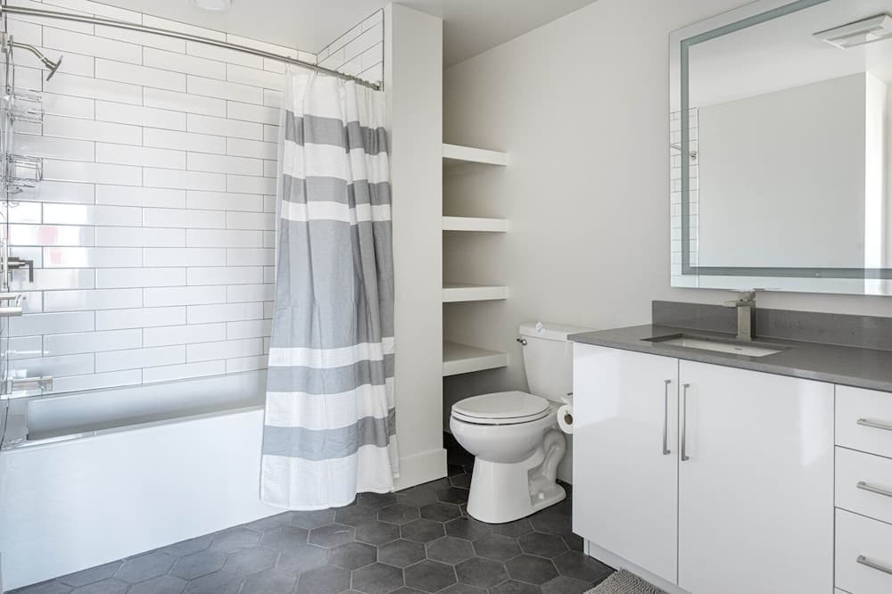 Photo of Bathroom in Downtown Oakland