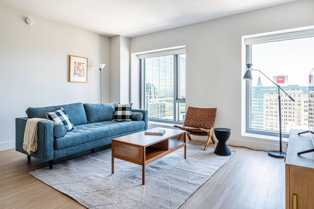Photo of Livingroom in Downtown Oakland