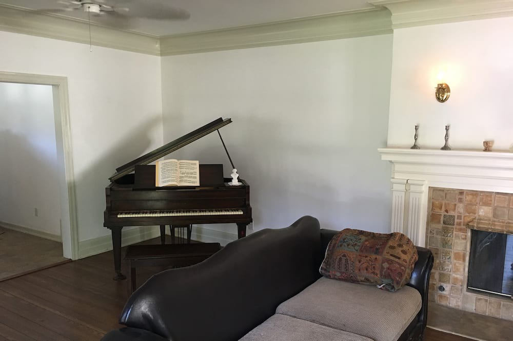 Photo of Bedroom in Verdugo Viejo