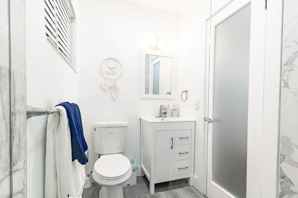 Photo of Bathroom in Biscayne Park