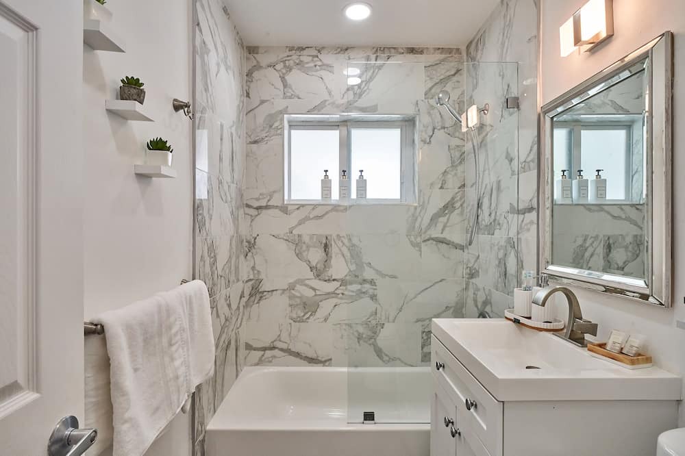 Photo of Bathroom in Biscayne Park