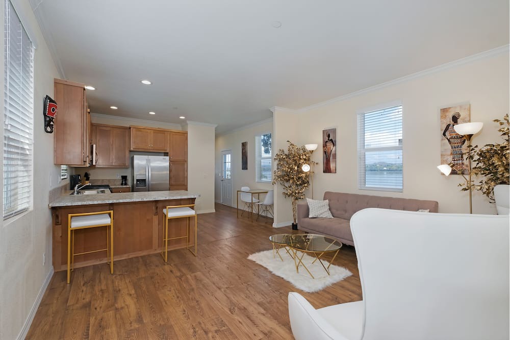 Photo of Livingroom in Lake Elsinore