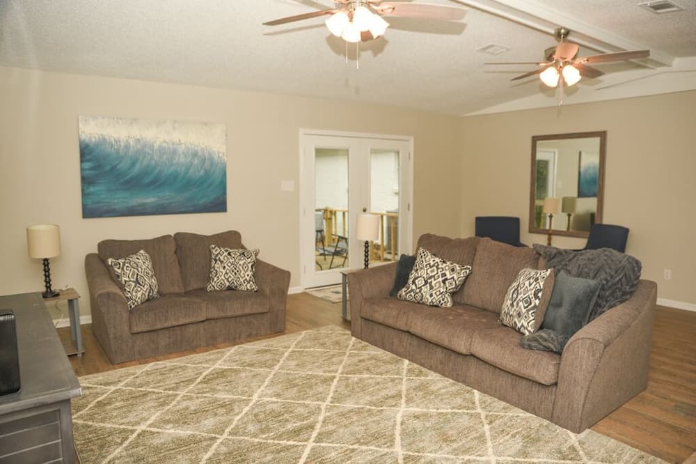 Photo of Livingroom in Grand Bay