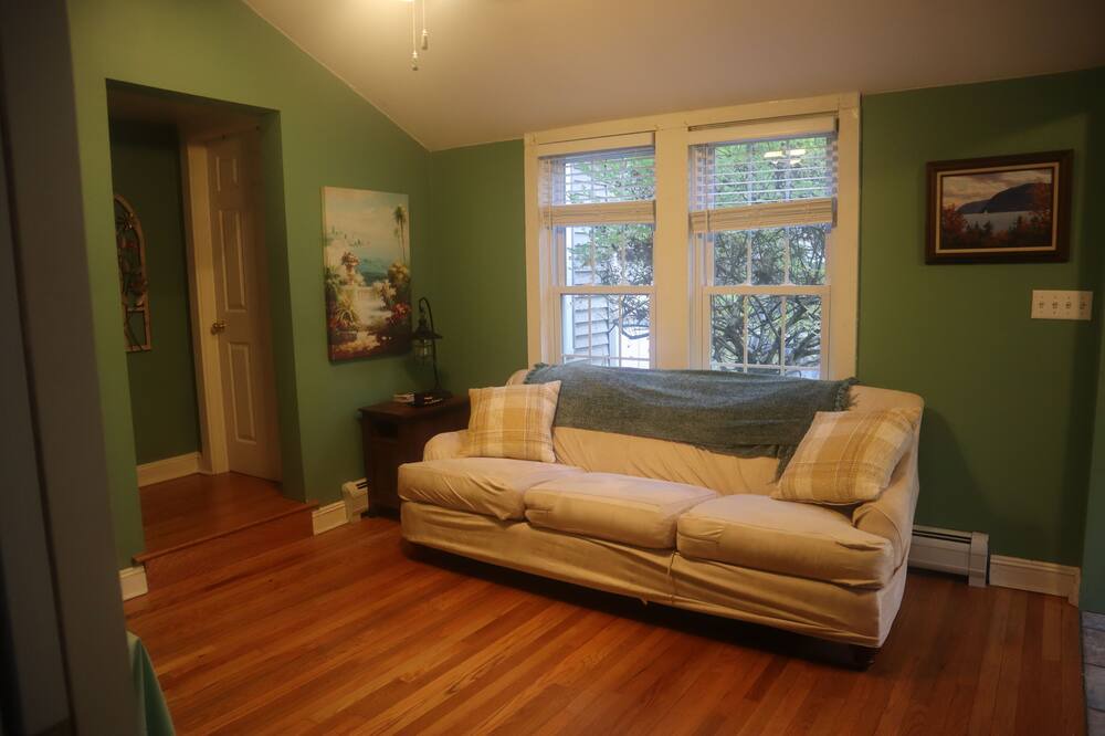 Photo of Livingroom in Valley Cottage