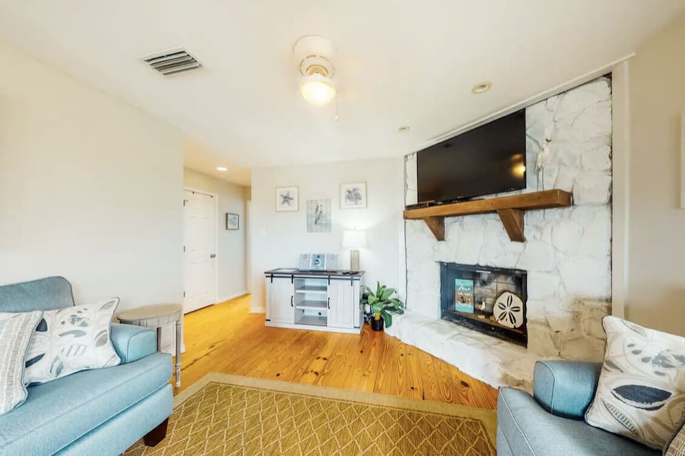 Photo of Livingroom in Silver Cay