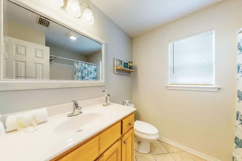 Photo of Bathroom in Silver Cay
