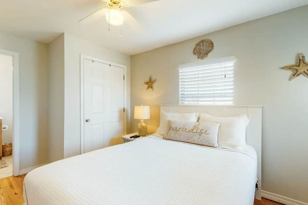 Photo of Bedroom in Silver Cay