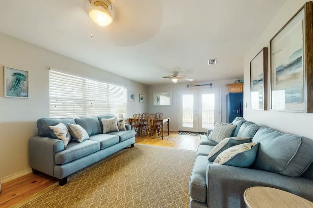 Photo of Livingroom in Silver Cay