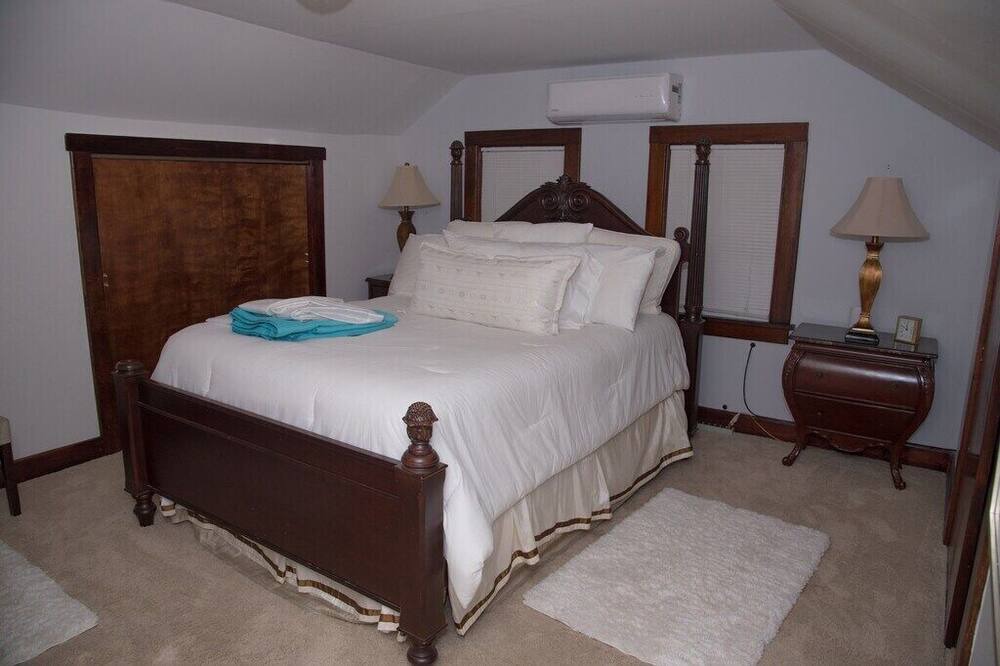 Photo of Bedroom in Elizabeth