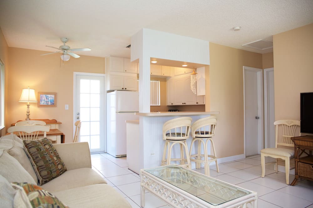 Photo of Livingroom in Hillsboro Beach