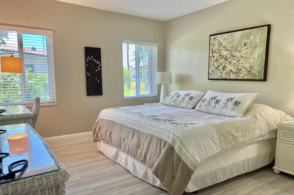 Photo of Bedroom in Hillsboro Beach