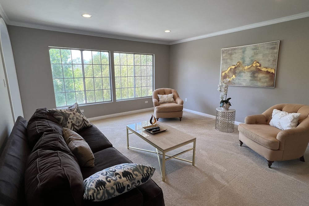 Photo of Livingroom in Agoura Hills