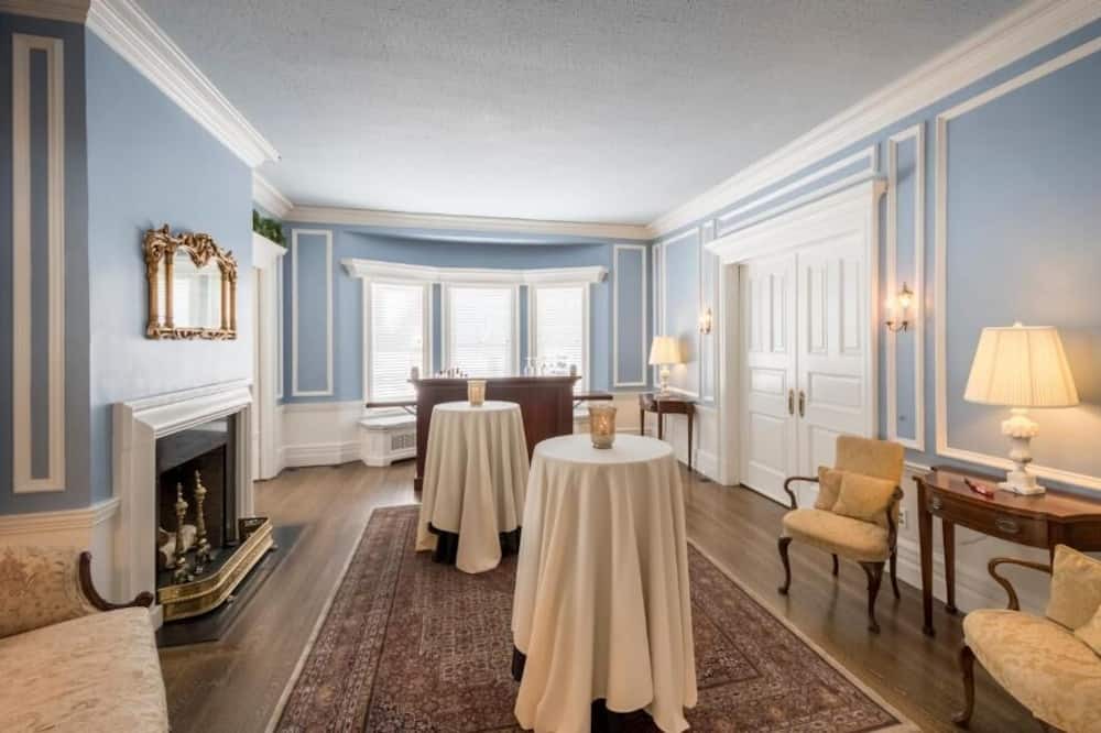 Photo of Livingroom in East Avenue