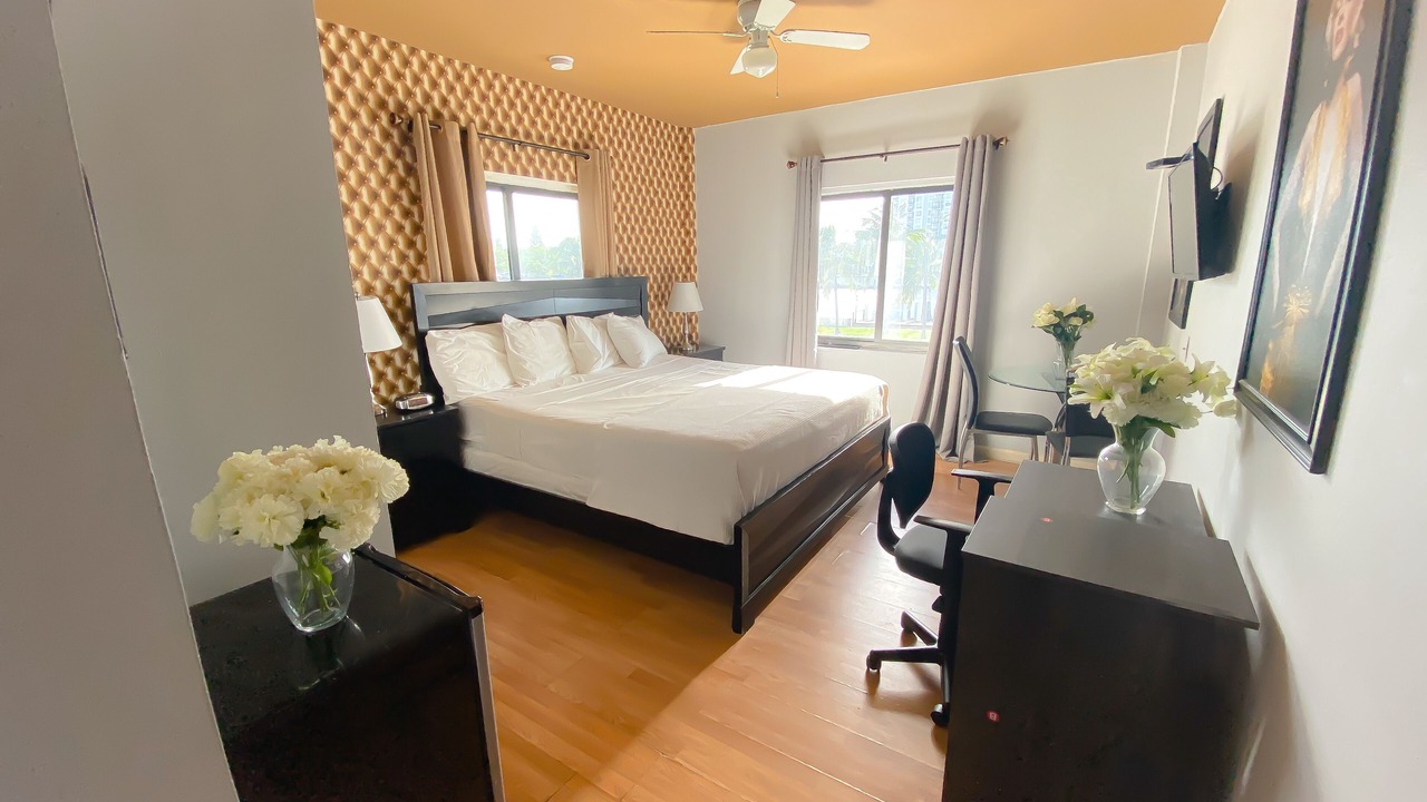 Photo of Bedroom in Mid Beach