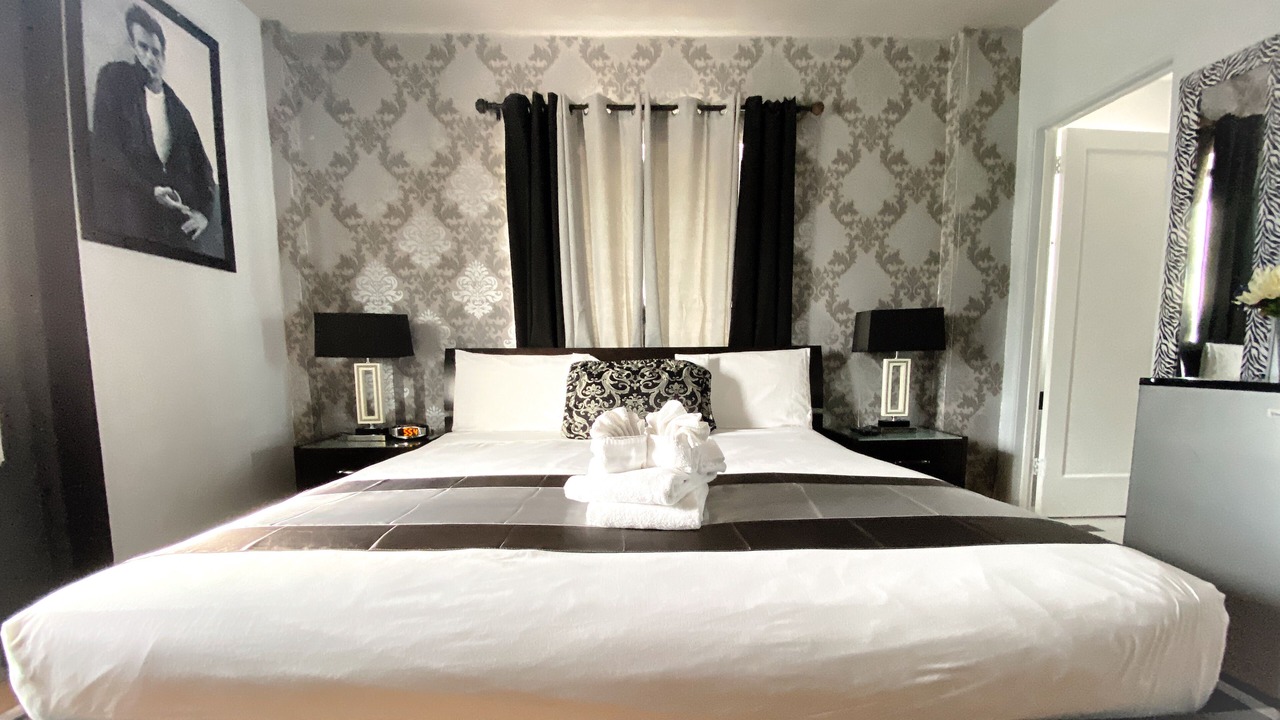 Photo of Bedroom in Mid Beach