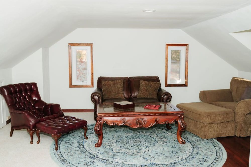 Photo of Livingroom in Oak Glen