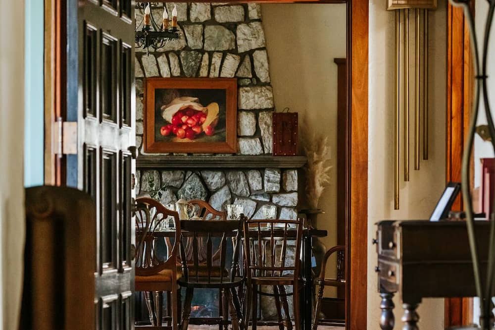 Photo of Livingroom in Oak Glen