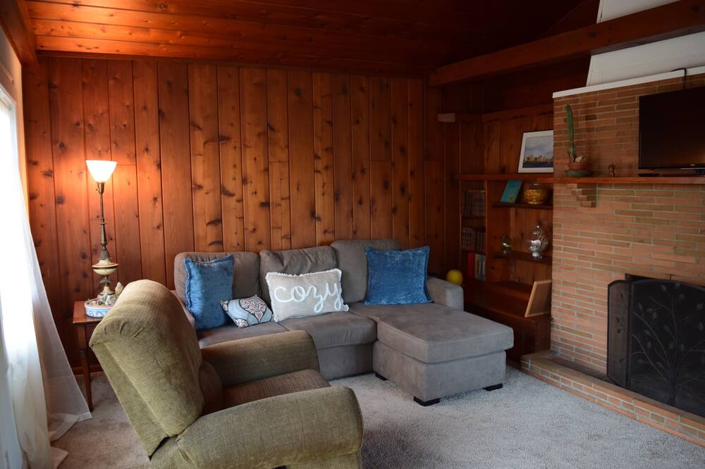 Photo of Livingroom in North Boston