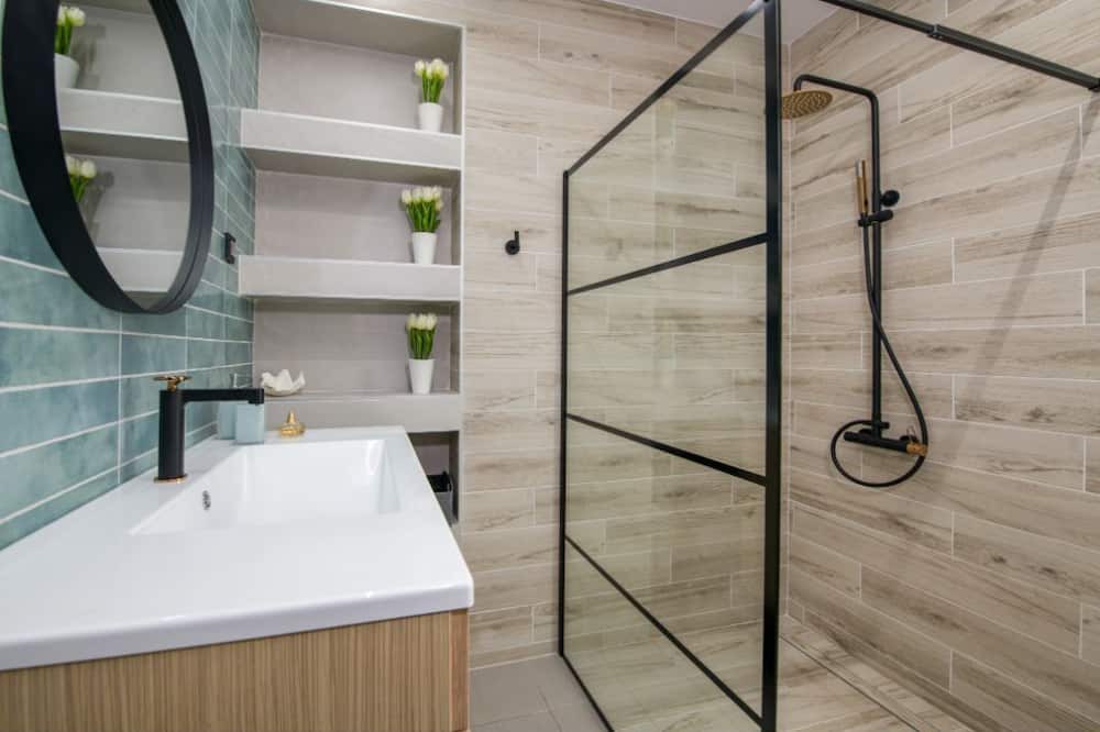 Photo of Bathroom in Skines