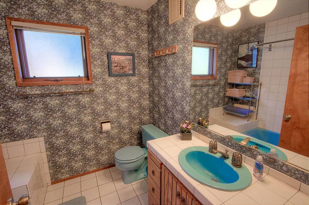 Photo of Bathroom in Glenbrook