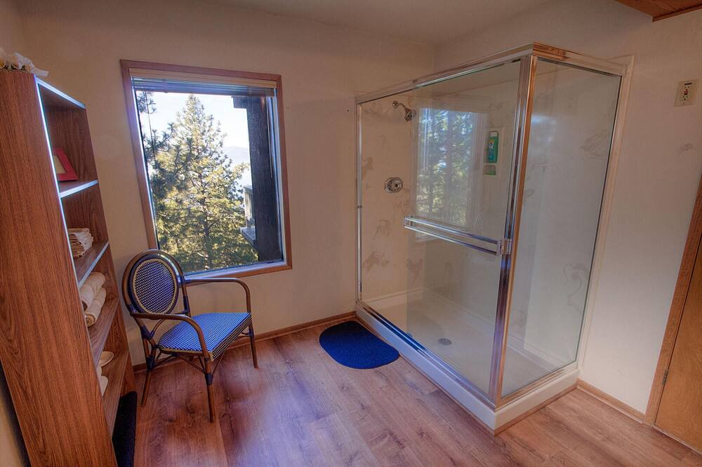 Photo of Bathroom in Glenbrook