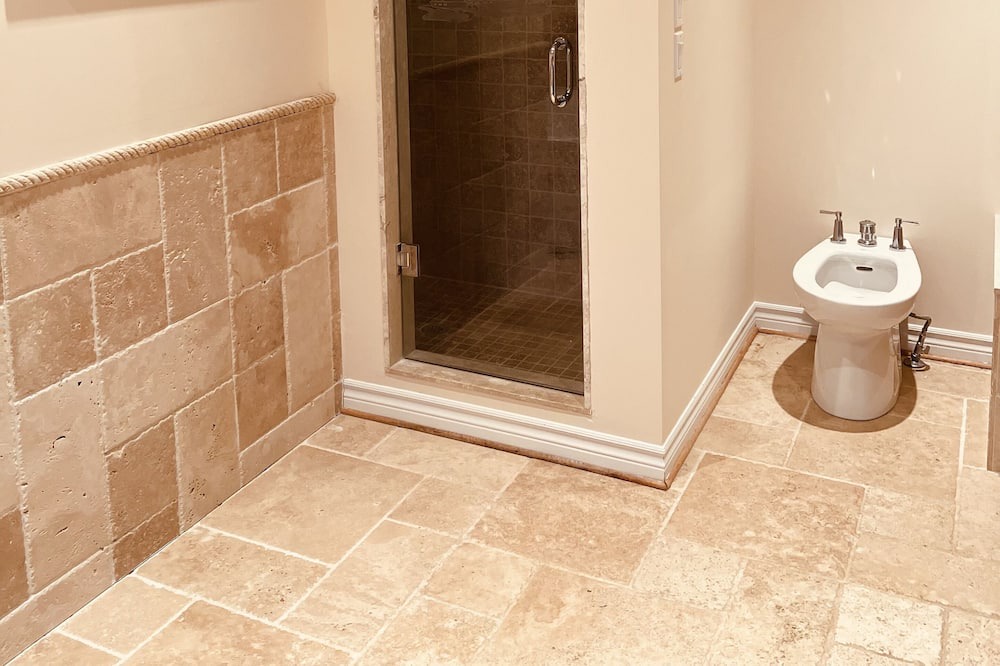 Photo of Bathroom in Amaranth