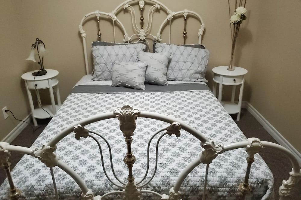 Photo of Bedroom in Amaranth