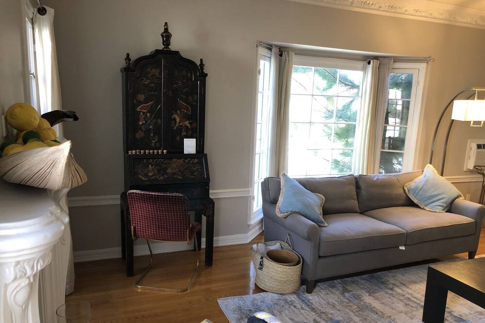 Photo of Livingroom in Westwood