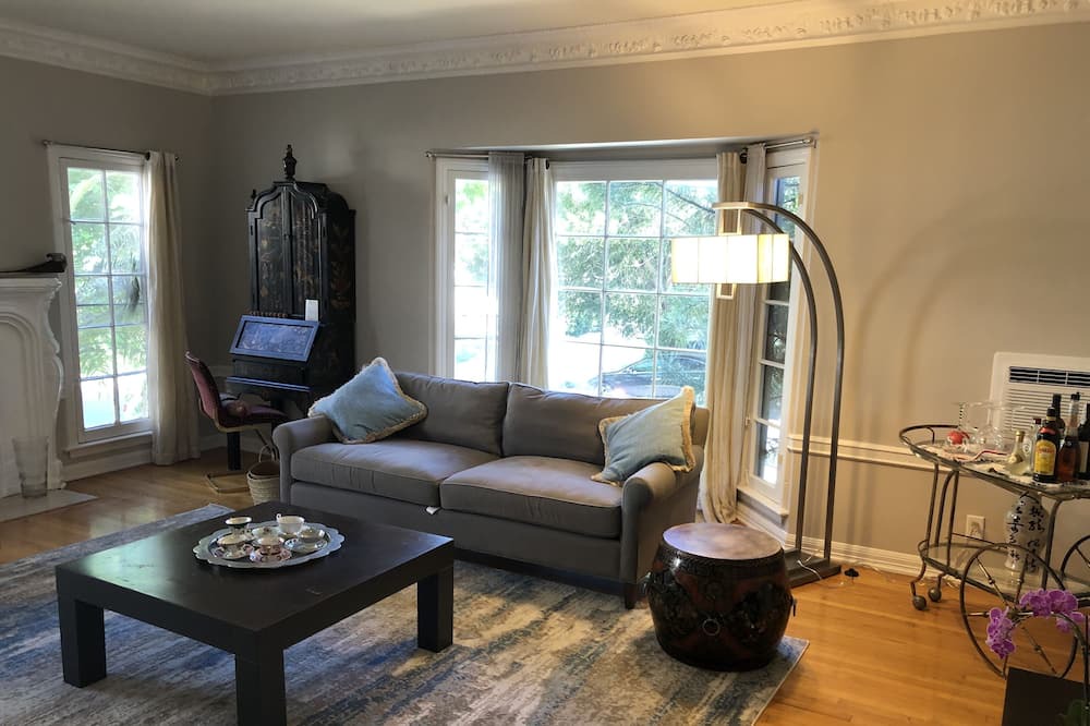 Photo of Livingroom in Westwood