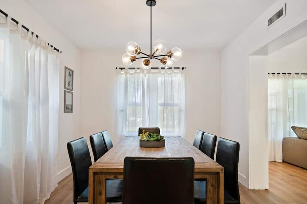 Photo of Kitchen in Valley Village
