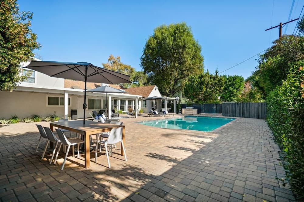 Photo of Outdoor in Valley Village