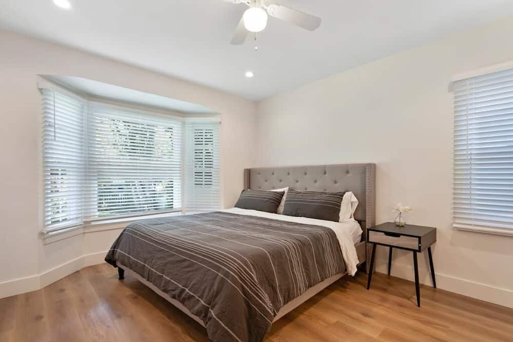 Photo of Bedroom in Valley Village