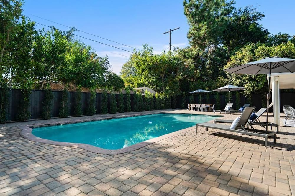 Photo of Outdoor in Valley Village