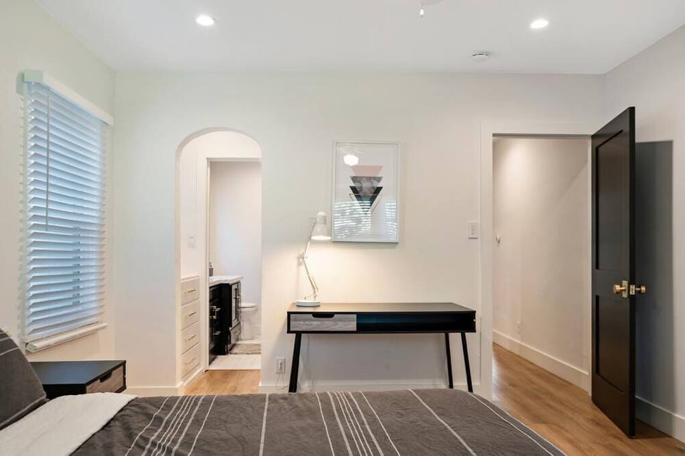 Photo of Bedroom in Valley Village