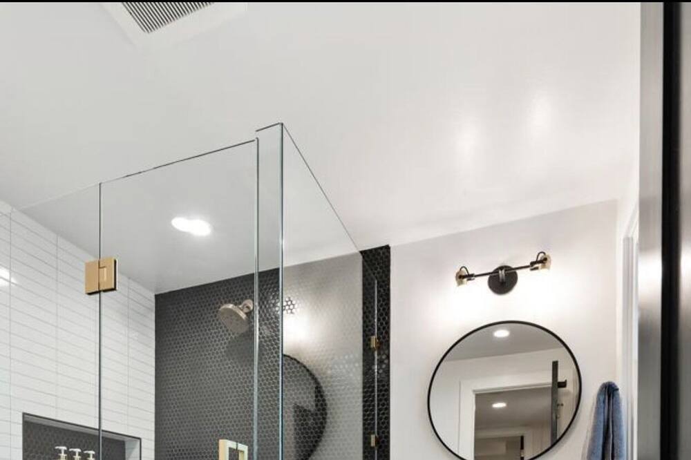 Photo of Bathroom in Valley Village