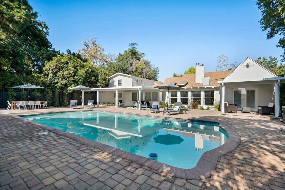 Photo of Outdoor in Valley Village