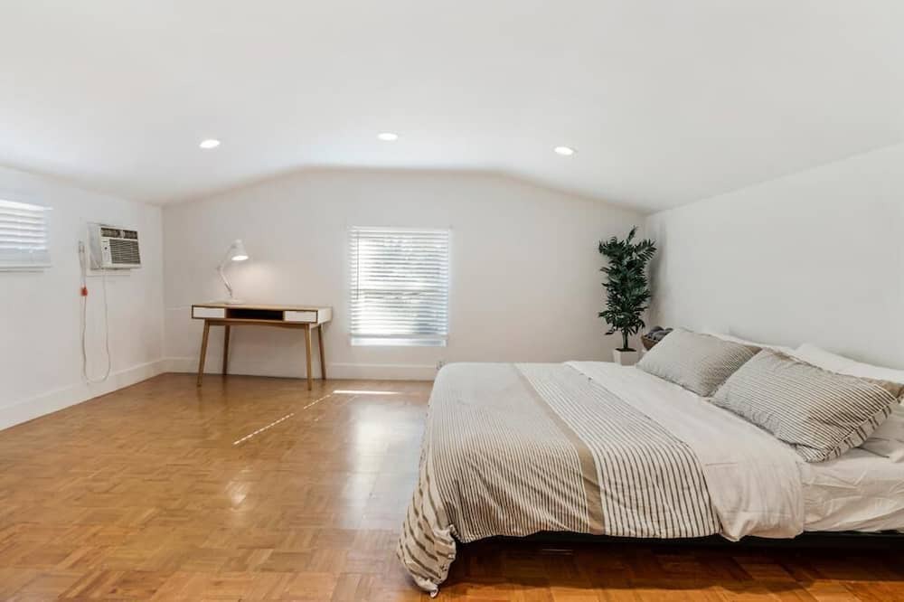 Photo of Bedroom in Valley Village