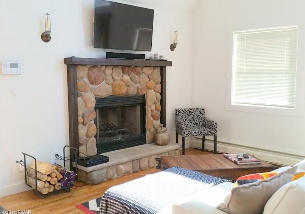 Photo of Livingroom in Milford