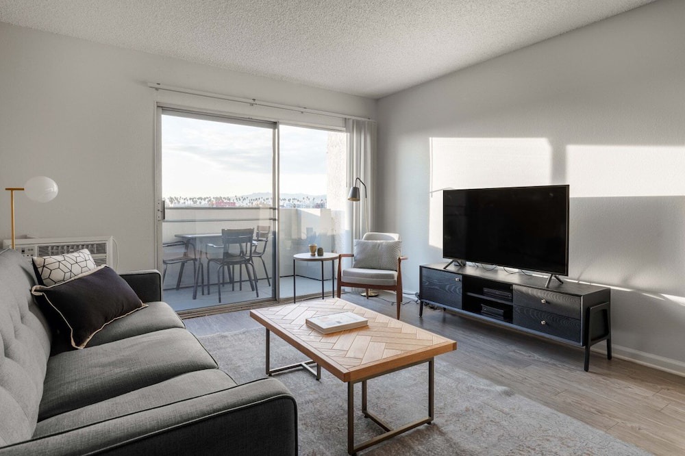 Photo of Livingroom in Rampart Village