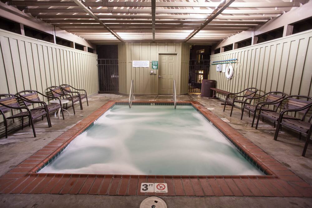 Photo of Outdoor in Round Hill Village