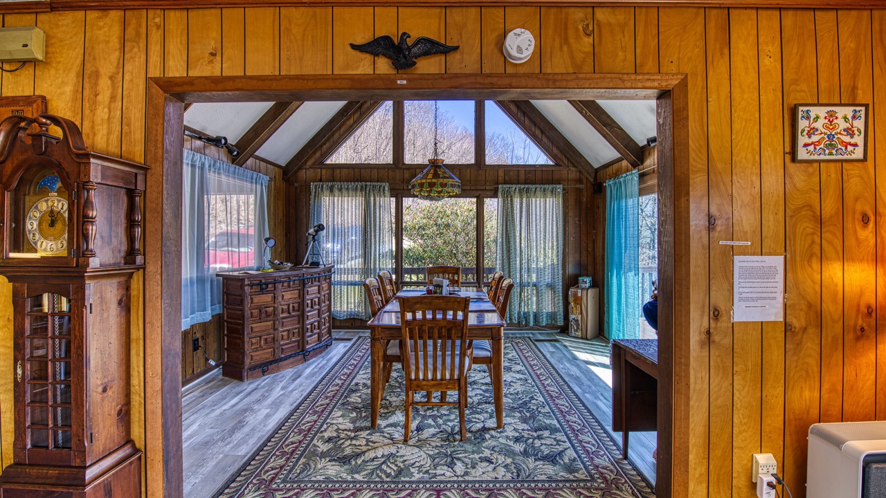 Photo of Livingroom in Seven Devils