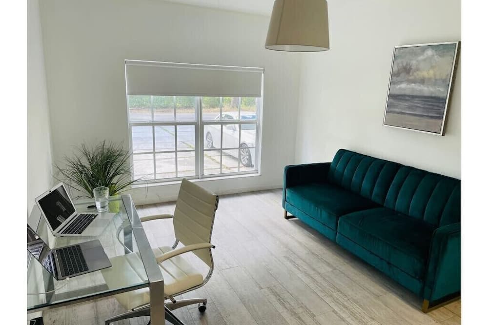 Photo of Livingroom in Golden Glades