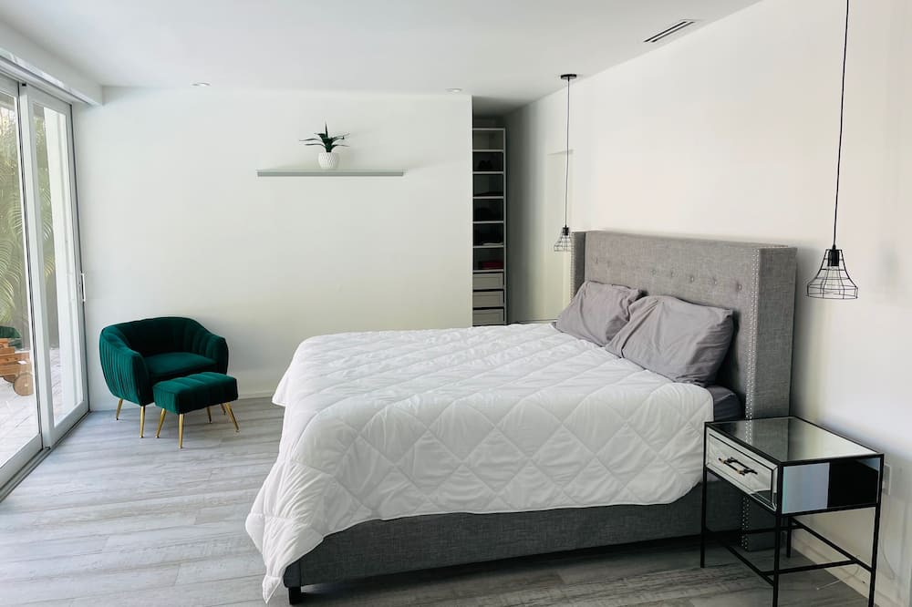 Photo of Bedroom in Golden Glades