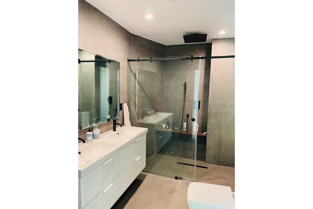 Photo of Bathroom in Golden Glades