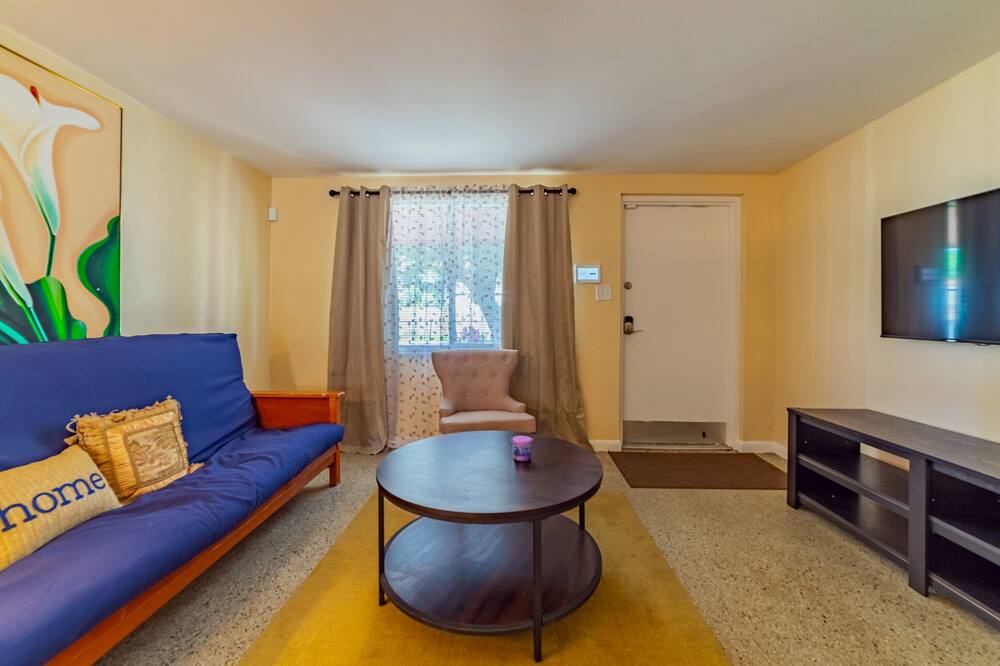 Photo of Livingroom in University