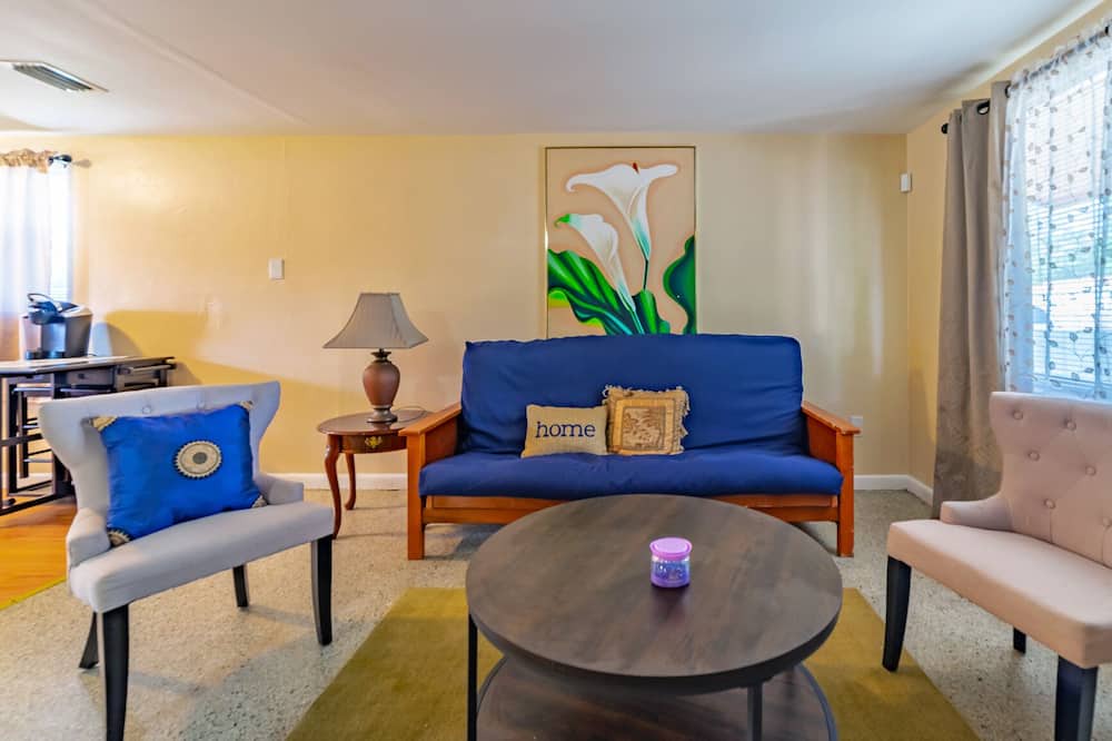 Photo of Livingroom in University